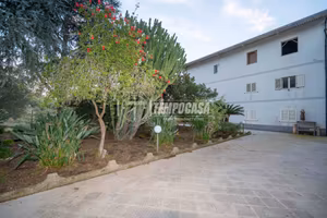 Proprietà con Villa su tre piani con 700 mq di spa