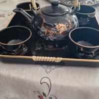 teiera e tazze porcellana giapponese