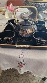 teiera e tazze porcellana giapponese