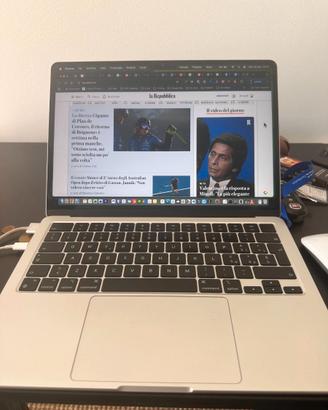 MacBook Air M2 16GB RAM - 256GB SSD - Tastiera ITA