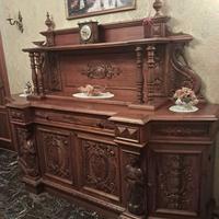 Credenza decorata