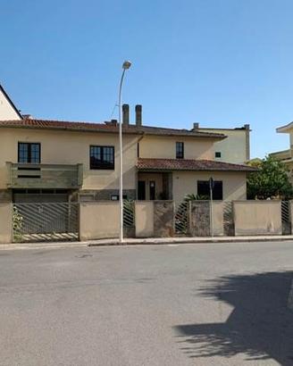 Decimomannu (CA), via Ugo Foscolo villa 400 mq