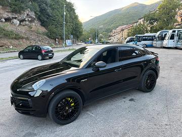 Porsche cayenne coupè ibrico elettrico 3.0