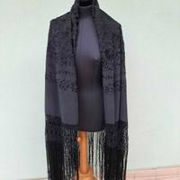 mantella spagnola in seta ricamata a mano