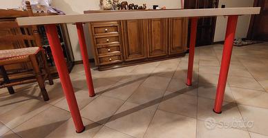 Tavolo scrivania ikea rosso