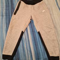 pantaloni tuta nike tech