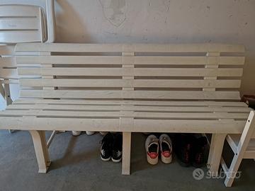 panchina bianca in plastica 