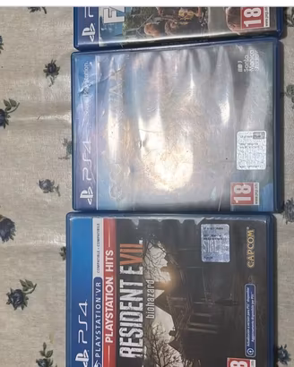 PS 4 BUONISSIME CONDIZIONI