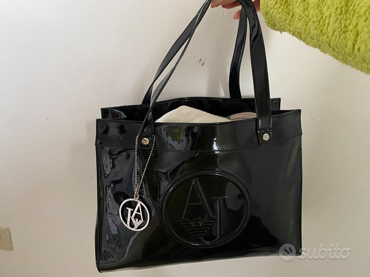 Borsa nera lucida Armani jeans Abbigliamento e Accessori In vendita a Livorno