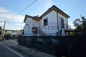Villa di 106 m² con 5 locali e box auto a Casteggi