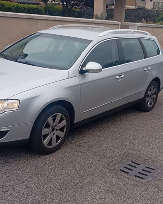 VW Passat  SW - TSI metano con gancio traino 