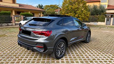 Audi Q3 Sportback S-line 150 CV – Identity Black