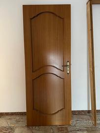 10 Porte interne marroni comprese di telai
