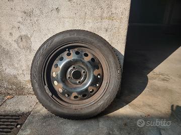 pneumatici completi di cerchi Nissan Micra k12
