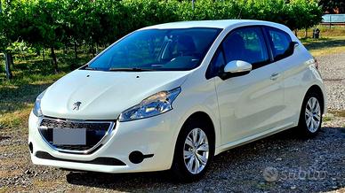 Peugeot 208 1.0 benzina