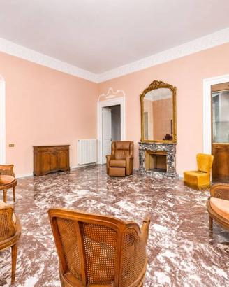 Appartamento di 309 m² con più di 5 locali a Roma