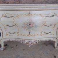 comò e comodini bombati