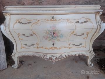 comò e comodini bombati