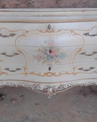 comò e comodini bombati