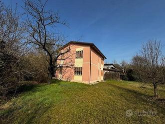 BIFAMILIARE CON ANNESSO E 14.000MQ DI TERRENO