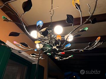 Lampada a sospensione con cristalli colorati