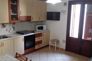 Piccola casa ammobiliata, in centro a Menfi AG, su