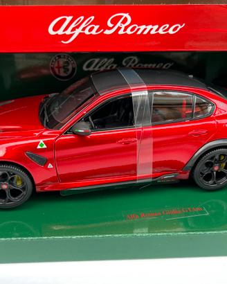 Alfa Romeo Giulia GTAM Red 2020 1:18 Bburago 1/18