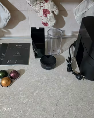 Macchina del caffè NESPRESSO VERTUO POP