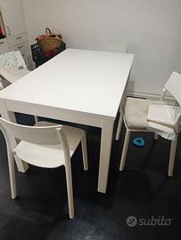 Tavolo allungabile e 4 sedie