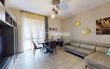 QUADRILOCALE COMPLETAMENTE RISTRUTTURATO IN PALAZZ