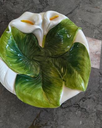 Piatto ceramica con motivo floreale tridimensional