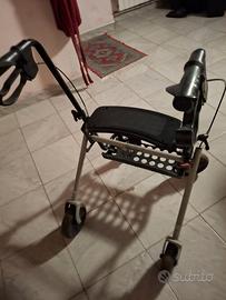 Deambulatore con ruote Pieghevole