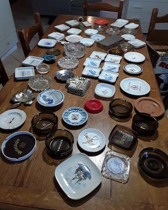 collezione vintage di 70 posacenere dal mondo