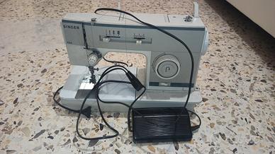 macchina da scrivere Singer 8502