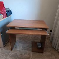 Scrivania PC in Legno con Tastiera Estrattaibile