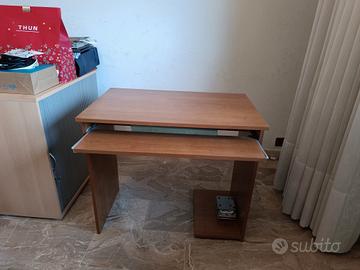 Scrivania PC in Legno con Tastiera Estrattaibile