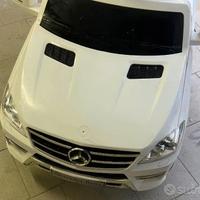 Autobile elettrica tipo mercedes