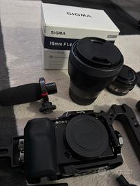 Sony ZV-E10 + 16-50mm + Sigma 16mm F1.4 + Accessor