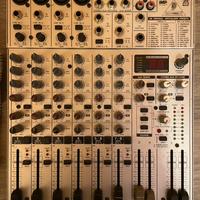 Mixer Behringer + casse attive + stand Proel