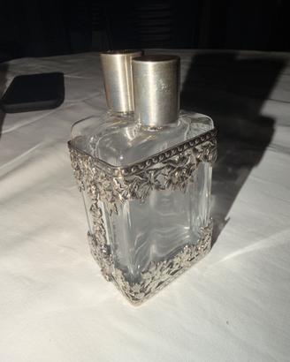 bottiglie da toilette "gemelle"