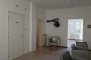 Negozio parucchiera arredato