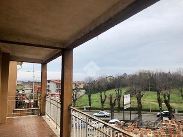 4 LOCALI A MONTEFIASCONE