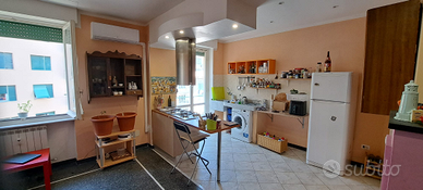 Ultimo piano Nord-Est, 63 mq luminosi - Genova