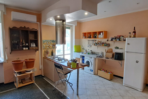 Ultimo piano Nord-Est, 63 mq luminosi - Genova