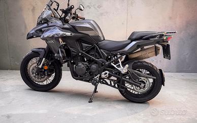 Benelli TRK 502 X con faretti
