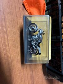 Modellino Suzuki katana 1982