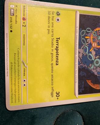 Pokemon carta Dhelmise 