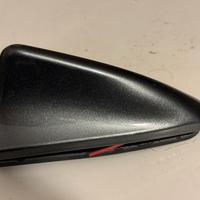 Pinna antenna per auto con cavi e vite di attacco.