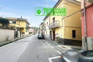CASA SEMINDIPENDENTE A ALTAVILLA IRPINA