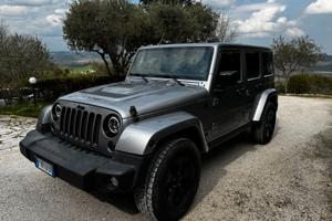 Wrangler Unlimited 2.8 crd Sahara Black Edition